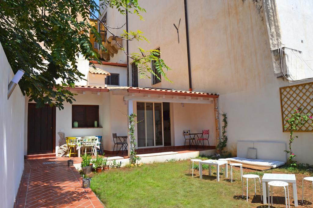 Bed And Book Giusino Bed and Breakfast Palermo Exteriör bild